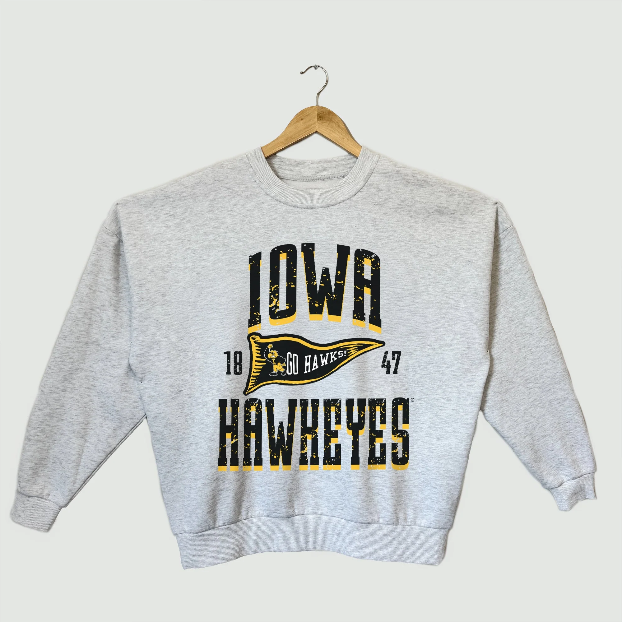 IOWA HAWKEYES PENNANT PRIDE PREMIUM FLEECE DROP SHOULDER CREWNECK PULLOVER