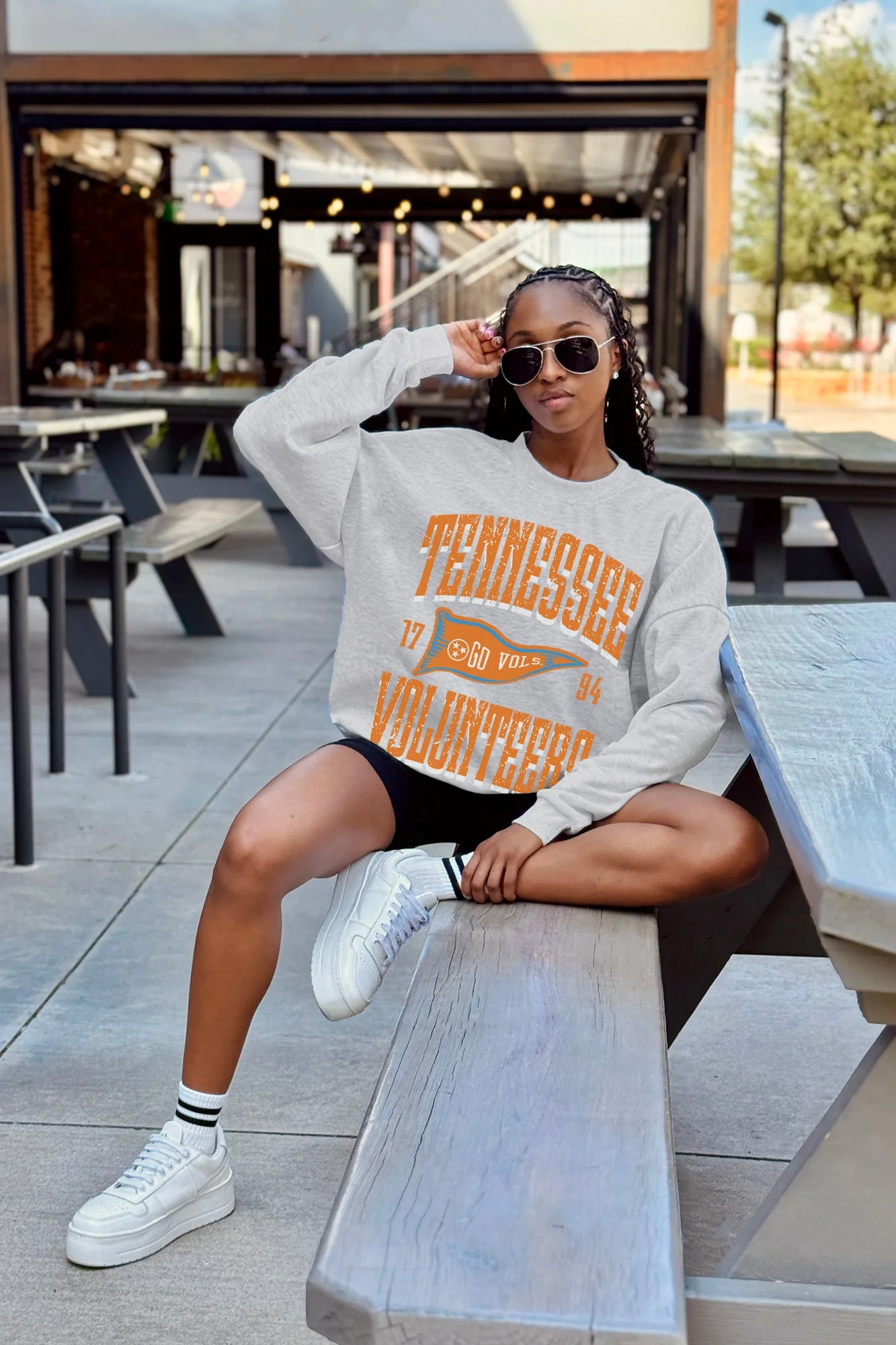 TENNESSEE VOLUNTEERS PENNANT PRIDE PREMIUM FLEECE DROP SHOULDER CREWNECK PULLOVER - Image 3