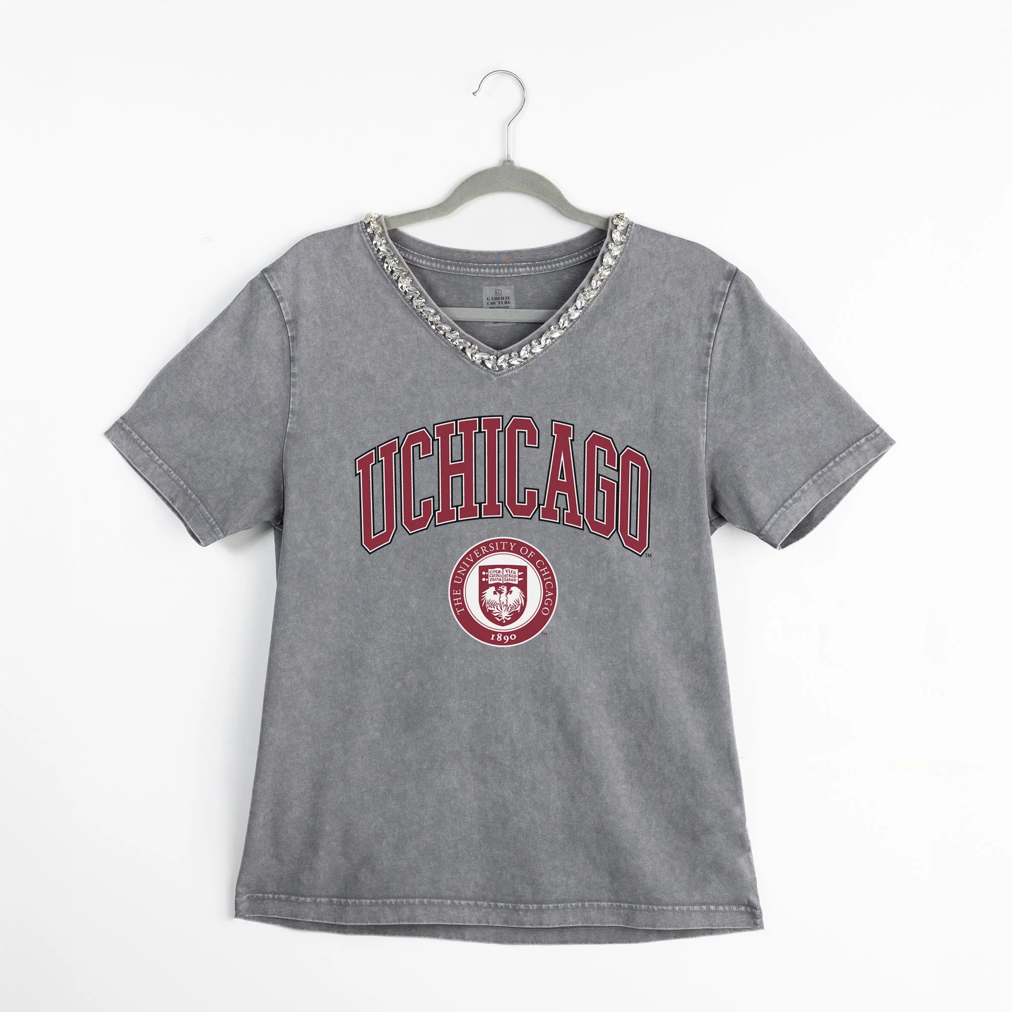 U CHICAGO MAROONS ICONIC EDGE RHINESTONE TRIM V-NECK TEE - Image 8