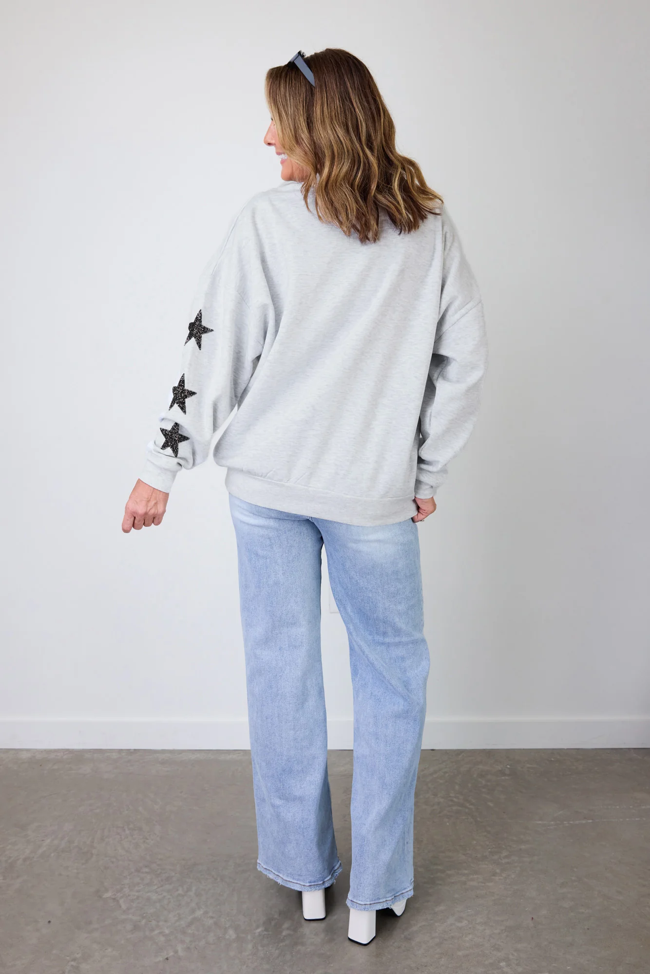 KANSAS CITY CHIEFS BOLD PLAY STAR EMBELLISHED CREW SWEATSHIRT BY RANDI MAHOMES - Image 3
