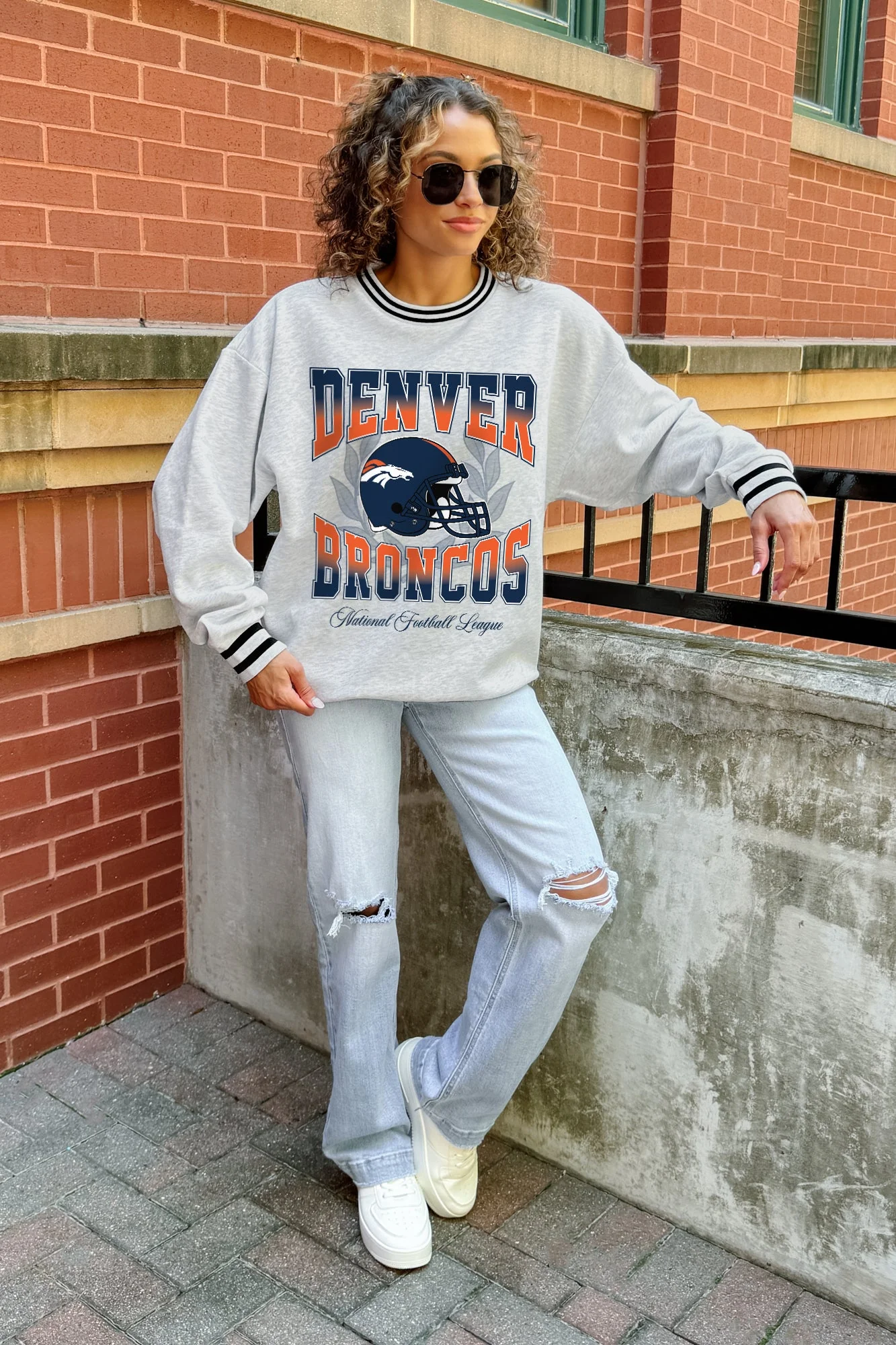 DENVER BRONCOS FADE ROUTE CREW FLEECE RINGER SWEATSHIRT - Image 2