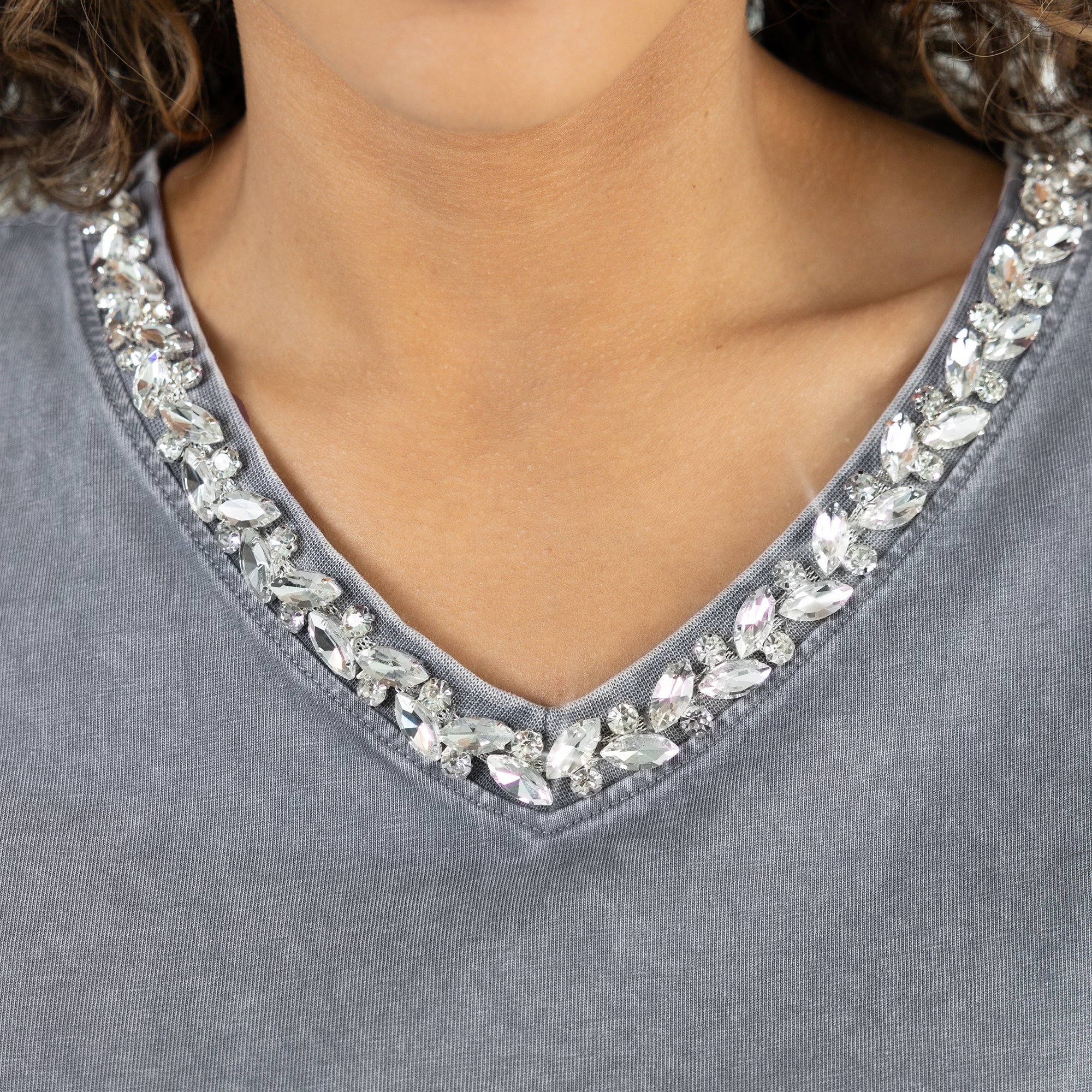 GREEN BAY PACKERS ICONIC EDGE RHINESTONE TRIM V-NECK TEE - Image 7