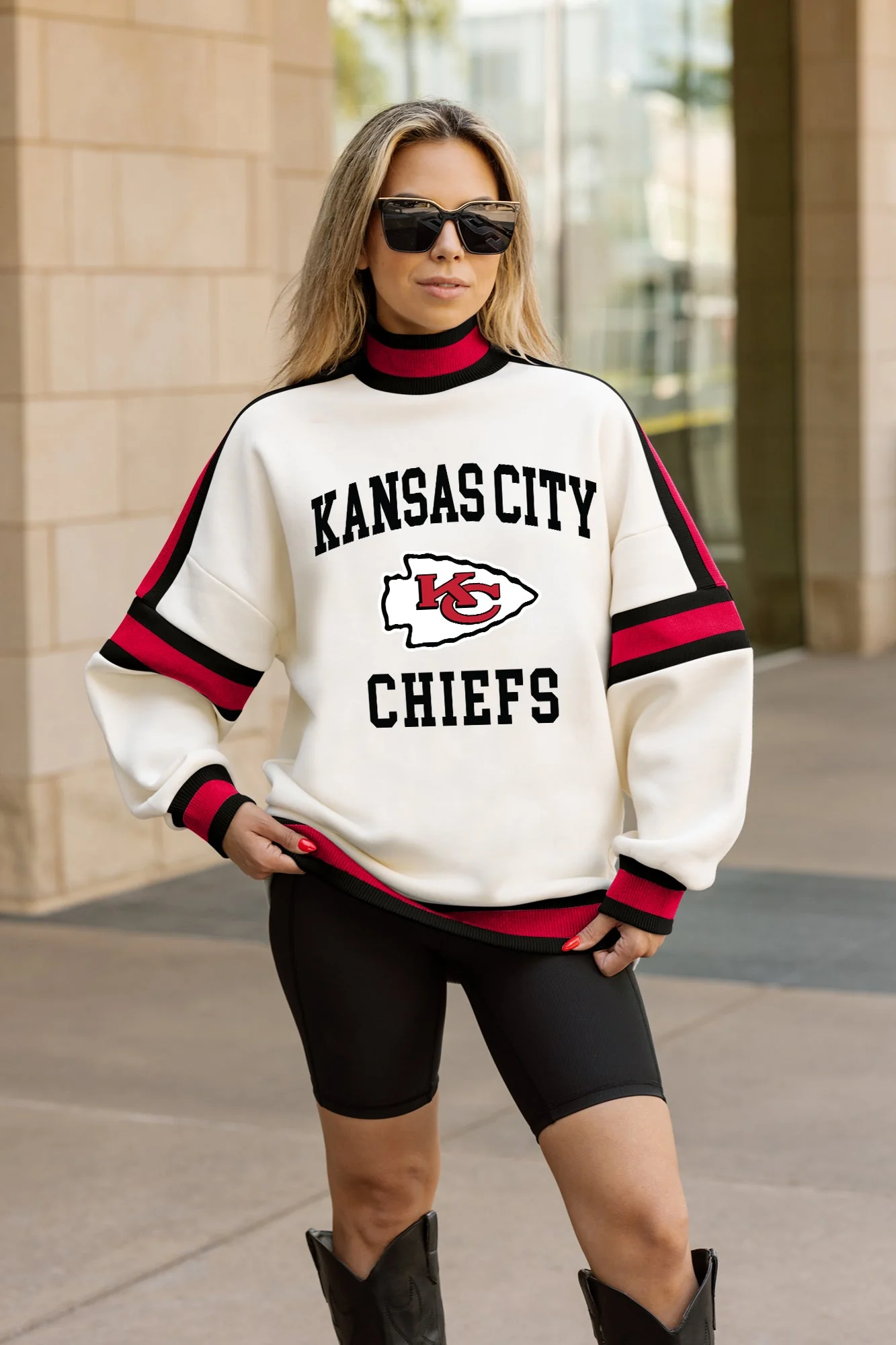 KANSAS CITY CHIEFS VIVID MOTION COLORBLOCK TURTLENECK PULLOVER IN BLACK AND RED - Image 2