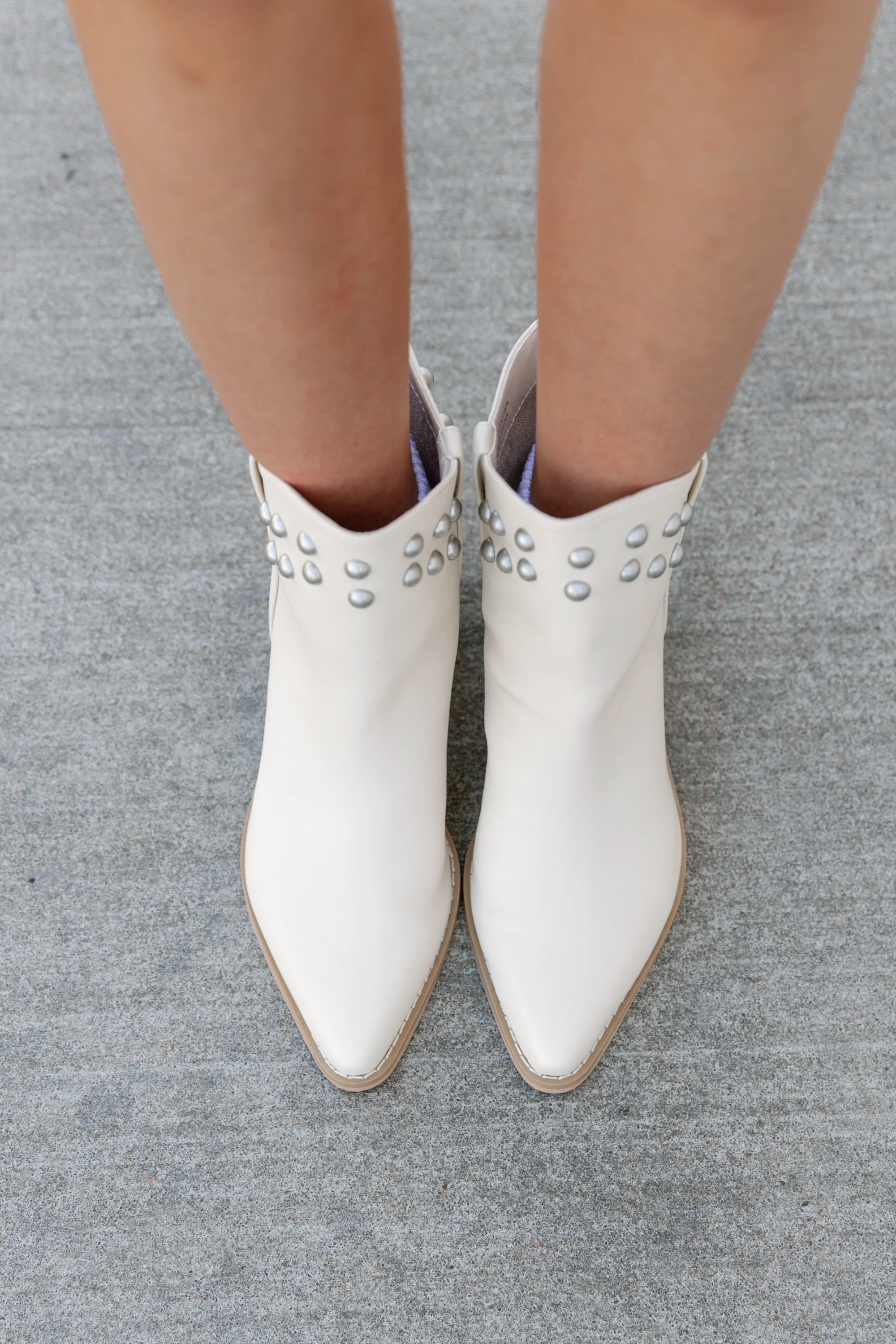 STUDDED STEPS BOOTS IN BEIGE - Image 3