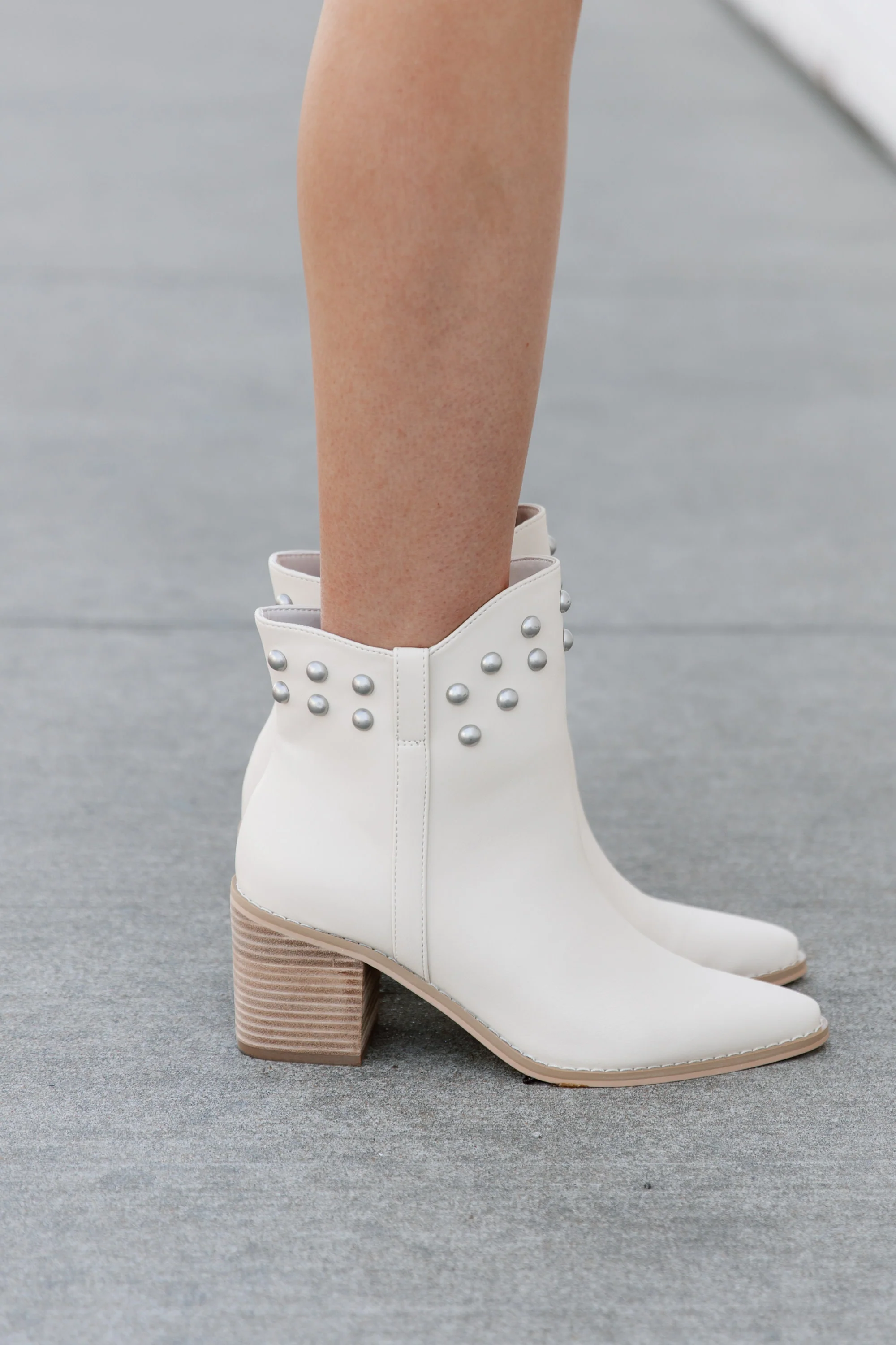 STUDDED STEPS BOOTS IN BEIGE - Image 5