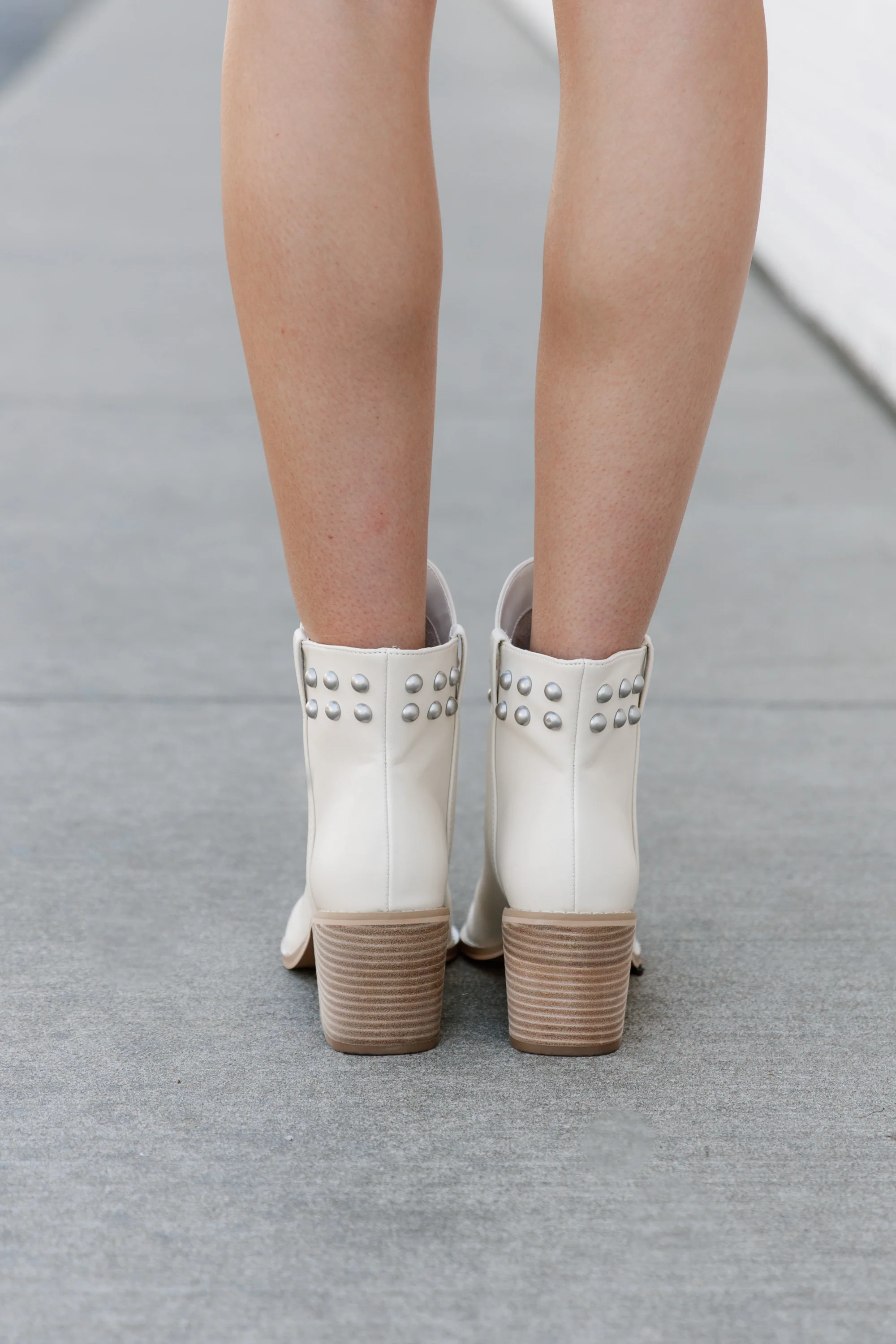 STUDDED STEPS BOOTS IN BEIGE - Image 6