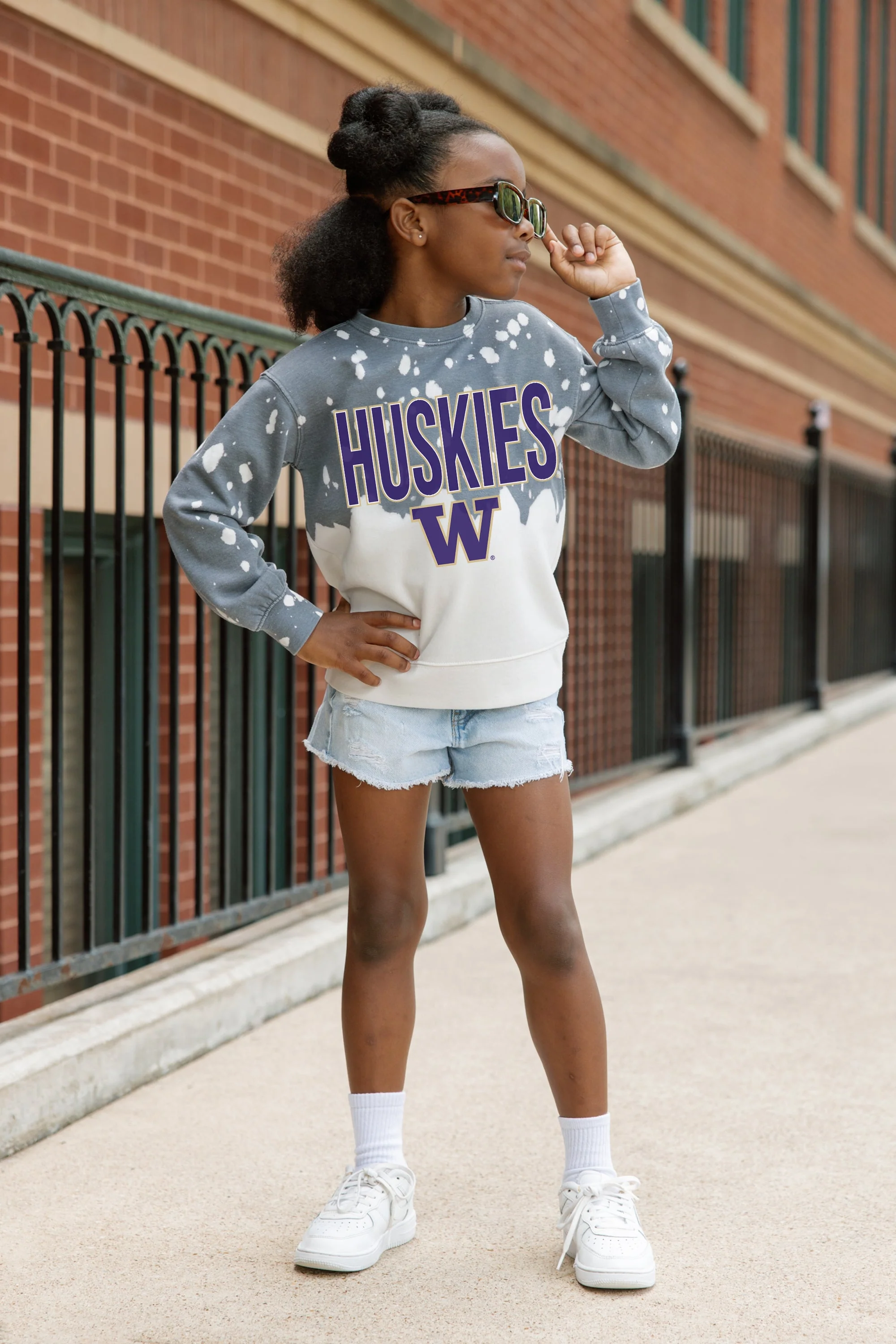 WASHINGTON HUSKIES CASUAL FAN KIDS FADED WASH CREWNECK PULLOVER - Image 2