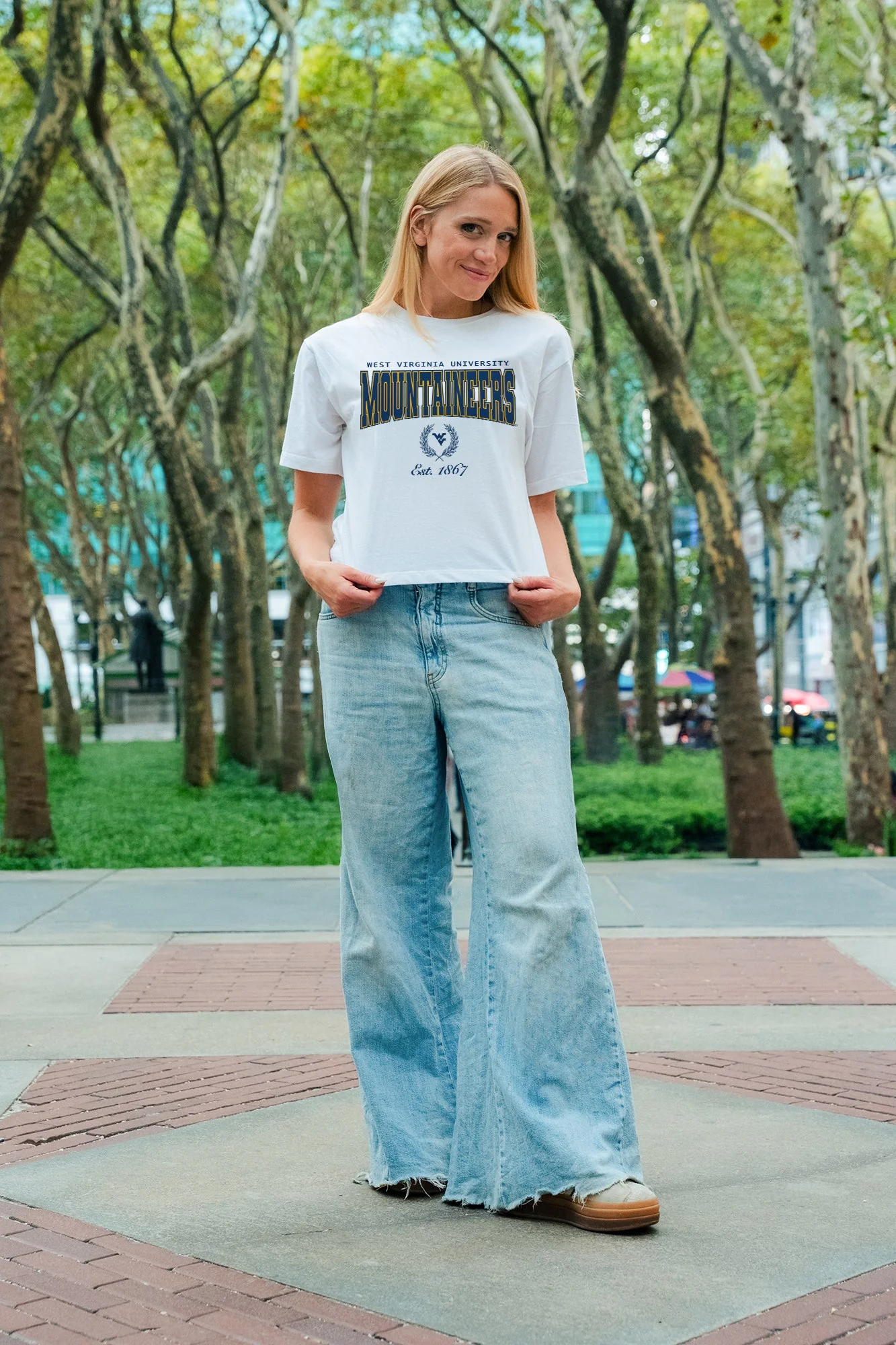 WEST VIRGINIA MOUNTAINEERS EASY WIN BOXY FIT CROP TEE - Image 2